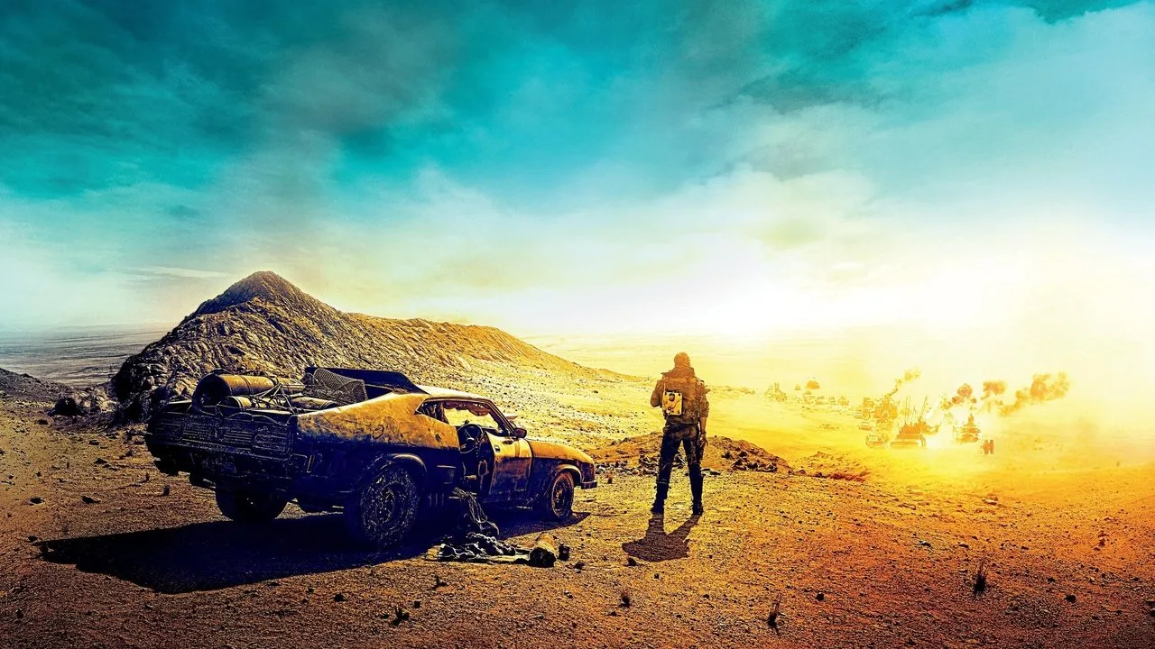 Atleta em traje de corrida segurando caixa de energia ao estilo Mad Max, com pistola futurista ao fundo