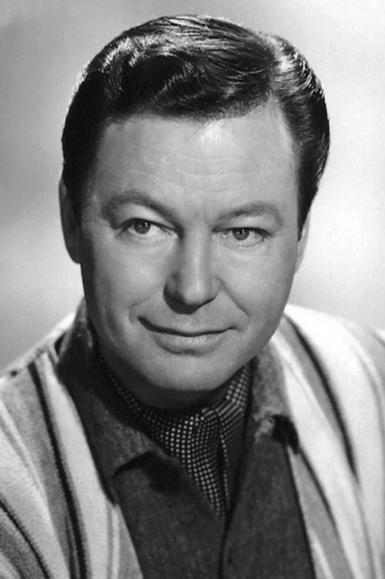 Imagem de DeForest Kelley — DeForest Kelley em western dos anos 50 com lendas do cinema