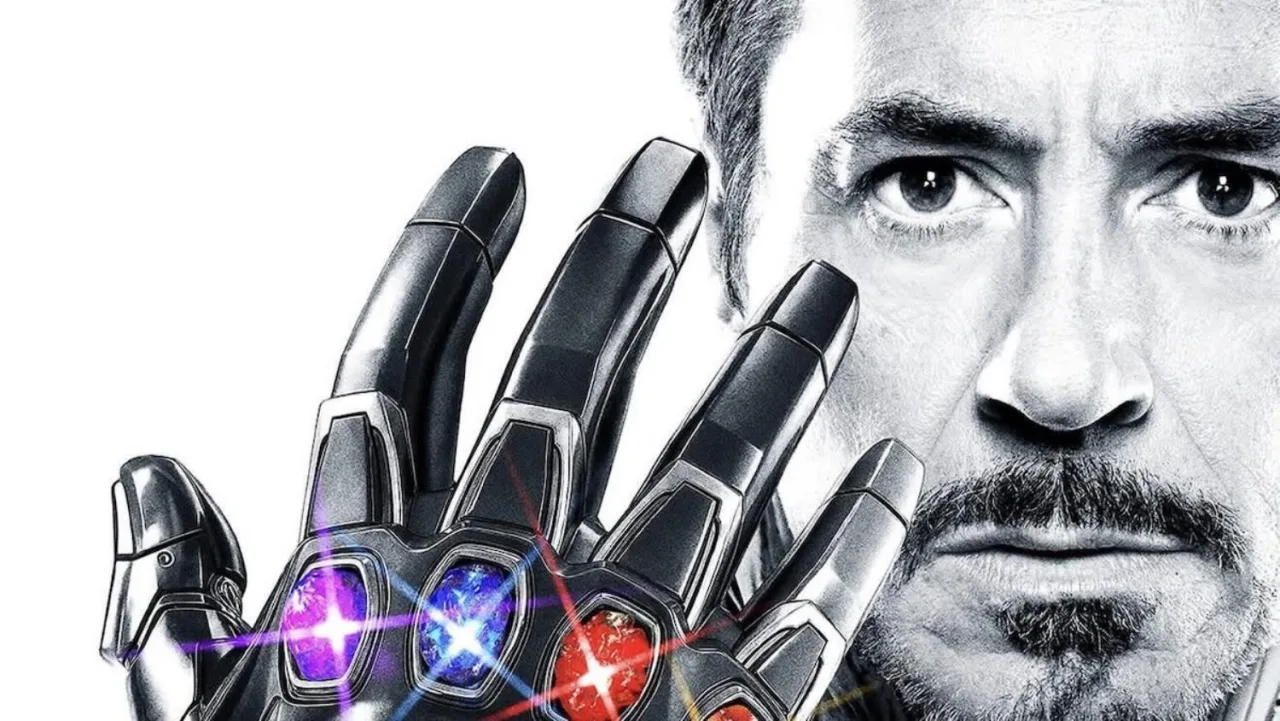 Cartaz de Avengers: Endgame com os heróis em pose heroica, destaque ao logo dourado e ao selo “Encore 3D”
