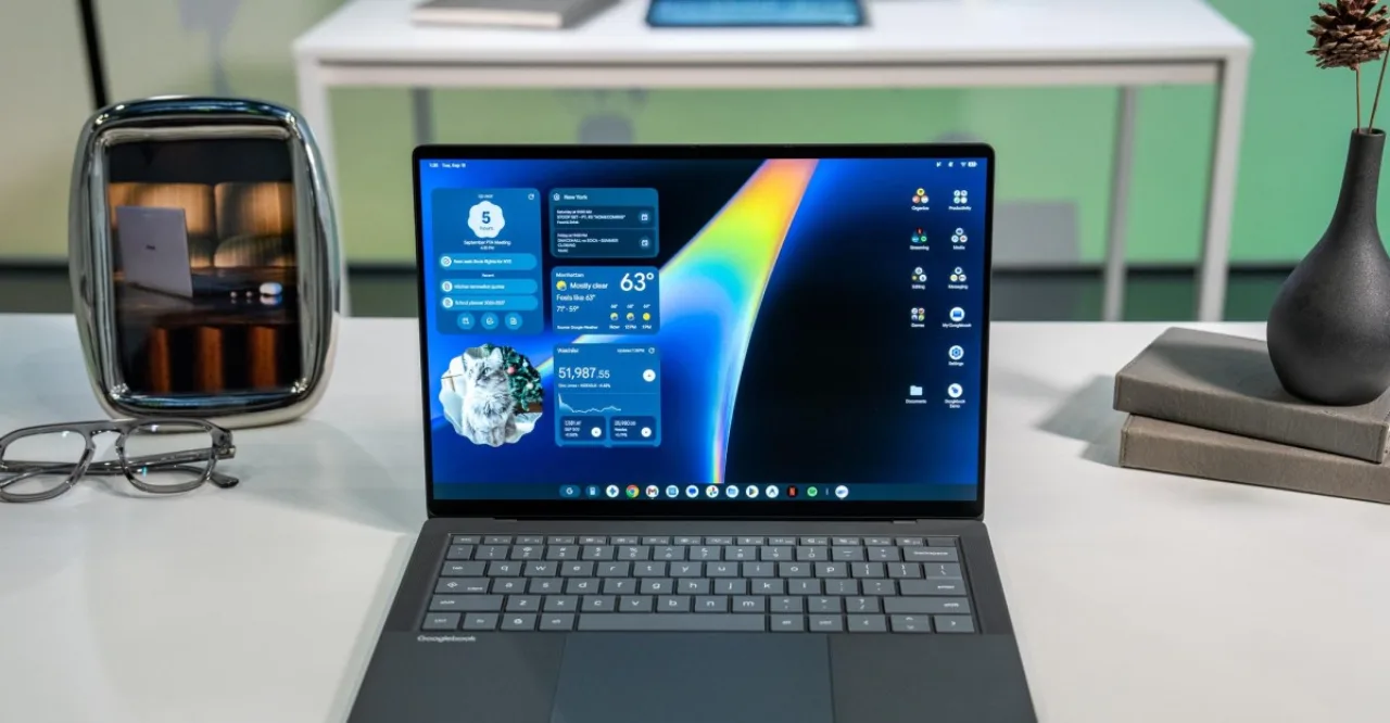 Laptop Googlebooks com logo Intel ao lado do ícone Android, exibindo mensagem de erro na tela