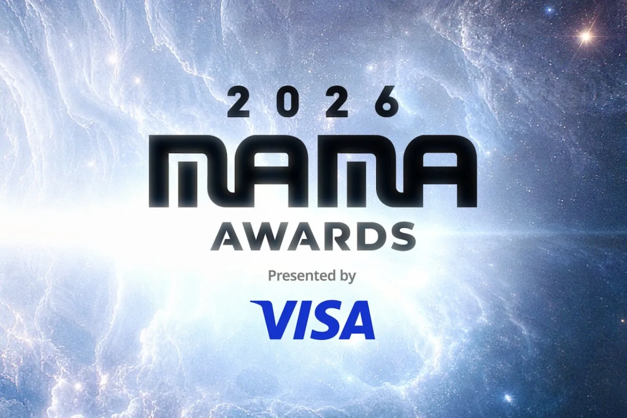 Logotipo da MAMA Awards 2026 ao lado de ícones de votação e a silhueta de Osaka ao fundo