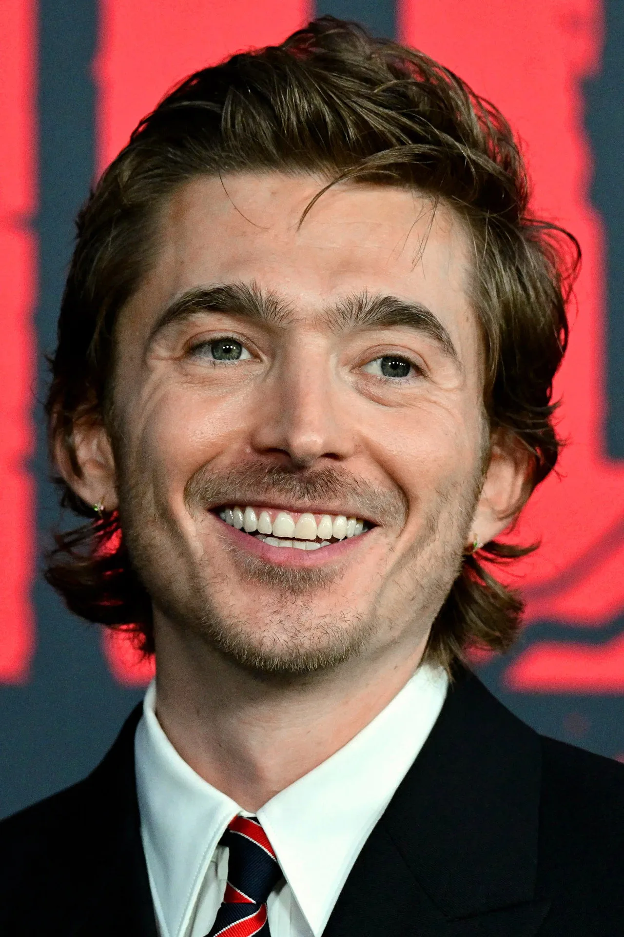 Imagem de Austin Abrams — Resident Evil (2026) supera todos filmes de games