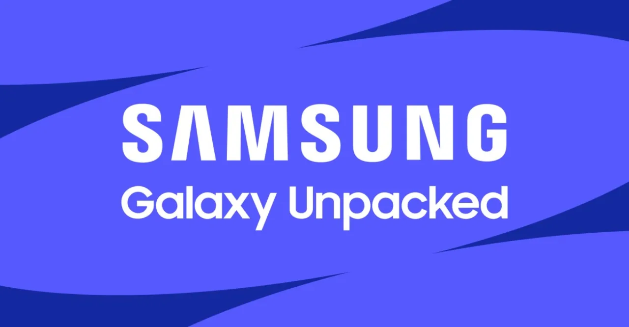 Pessoa usando Galaxy Z Fold 8 como tablet enquanto faz alongamento com halteres e garrafa de água ao lado
