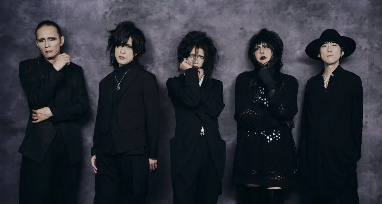 Capa do álbum Iustitia sine misericordia do grupo japonês kein, com arte sombria e o logotipo da banda