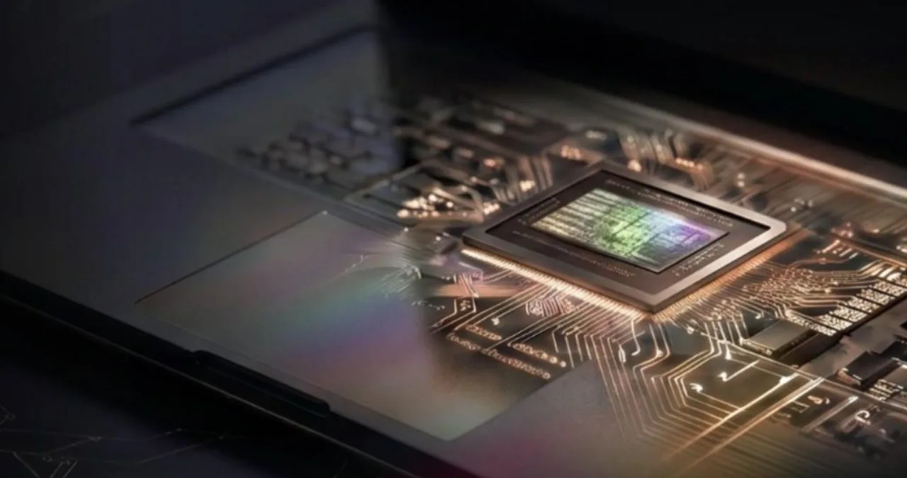 Close-up de um processador de alta performance sobre uma placa-mãe gamer com iluminação neon em tons de verde