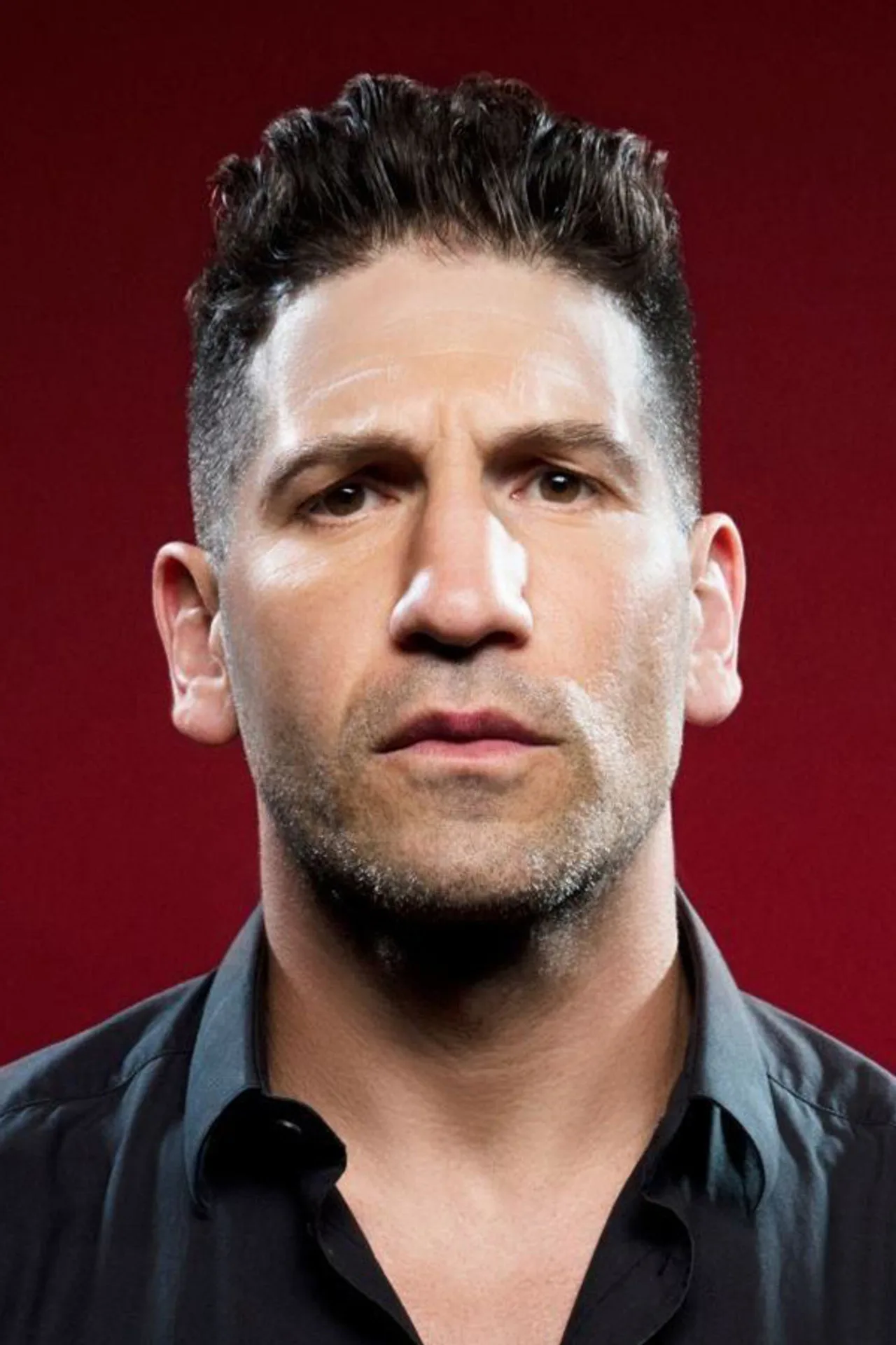 Jon Bernthal em treino intenso com halteres e cordas navais para atingir o físico de Frank Castle no novo filme