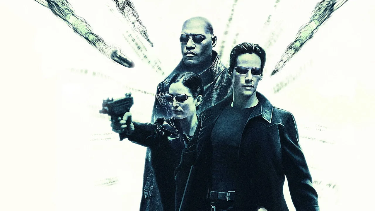 Jovem em roupa de treino, usando fones, corre na esteira enquanto o tablet exibe The Matrix