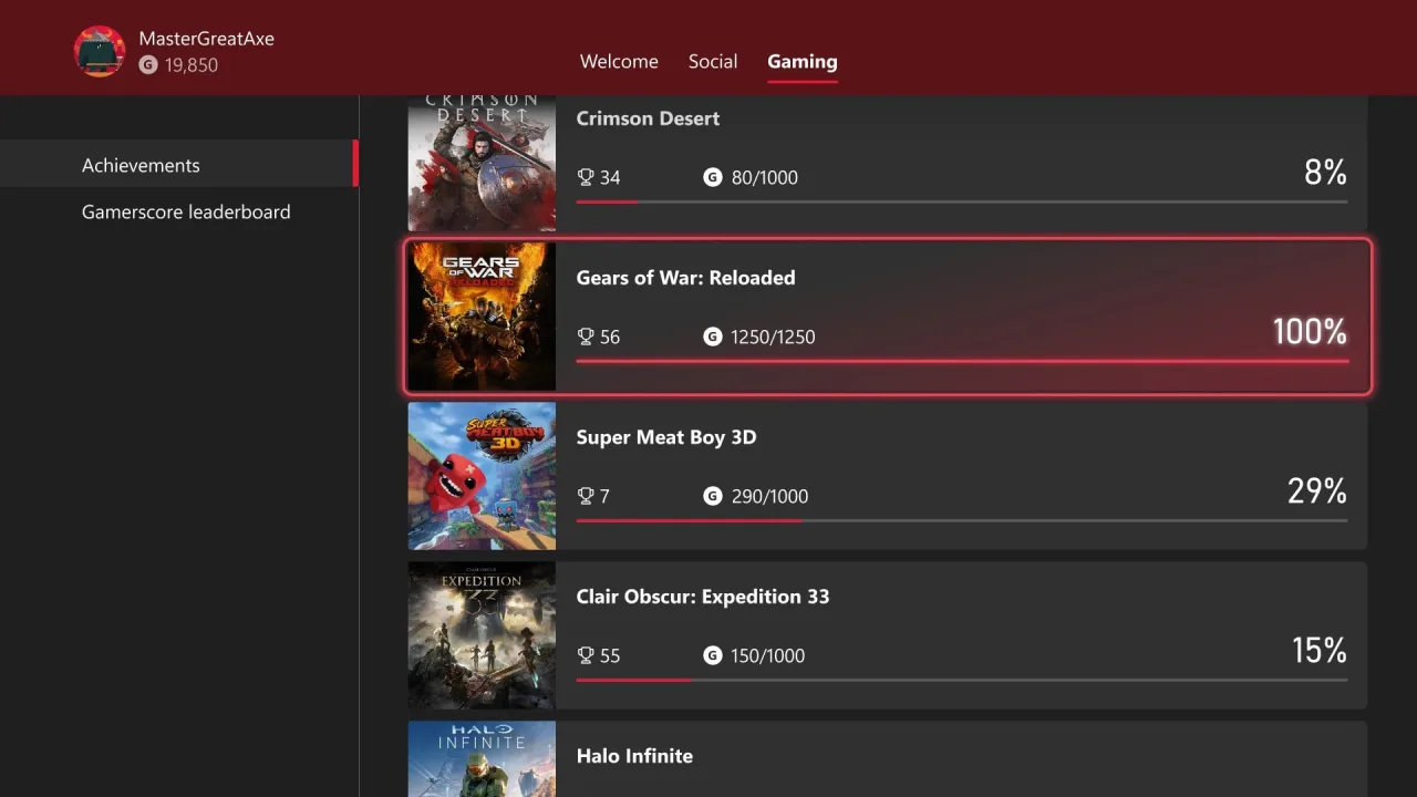 Gamer focado faz alongamento de pulsos ao lado de um controle de Xbox, uma garrafa de água e uma maçã verde