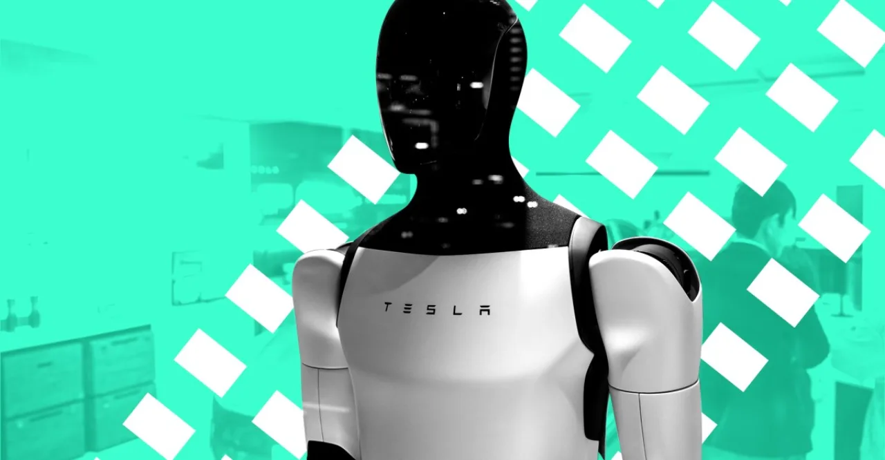 Robô Optimus da Tesla em linha de montagem, com o logotipo da empresa ao fundo, destacando a produção limitada