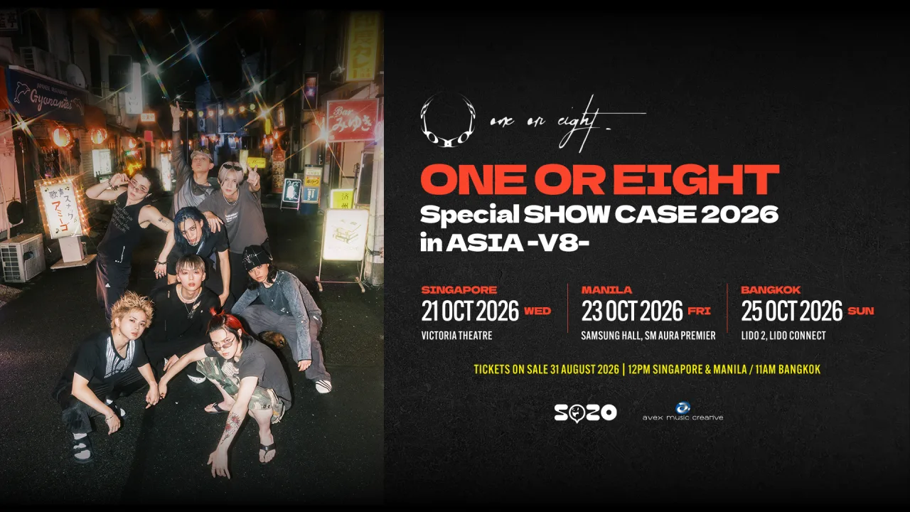 Oito integrantes de ONE OR EIGHT posam juntos, ao fundo o logo da turnê ‘Special SHOW CASE 2026 in ASIA -V8-’