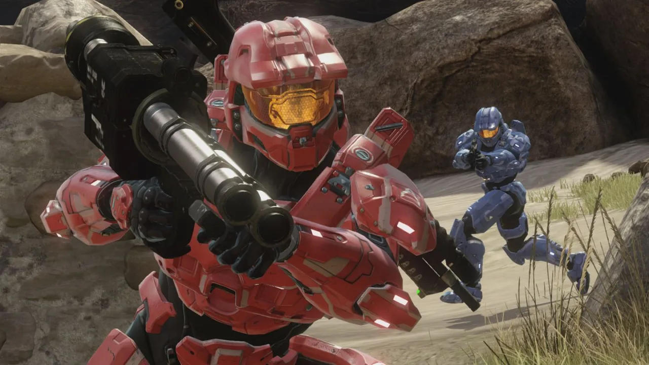 Jogador em postura de prancha, segurando controle de Xbox, com poster de Halo ao fundo e garrafa de água ao lado