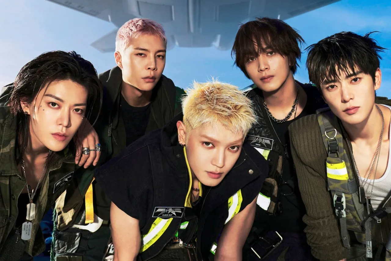 Capa do álbum BLINGY da NCT 127 ao lado do logo do Billboard 200, mostrando a posição 129 na lista