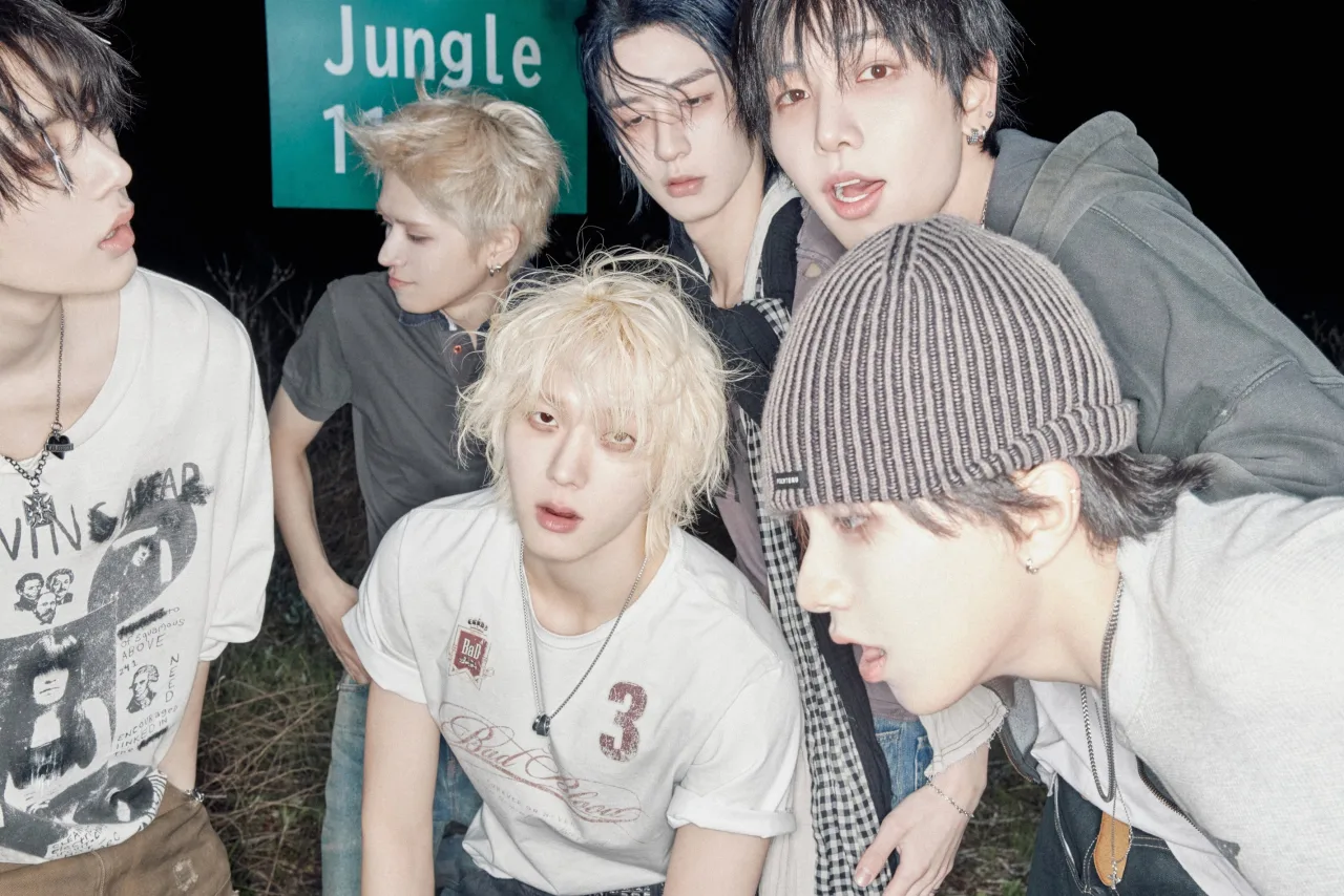 Capa do álbum HOME da BOYNEXTDOOR ao lado do logotipo Billboard 200 marcando a posição 177