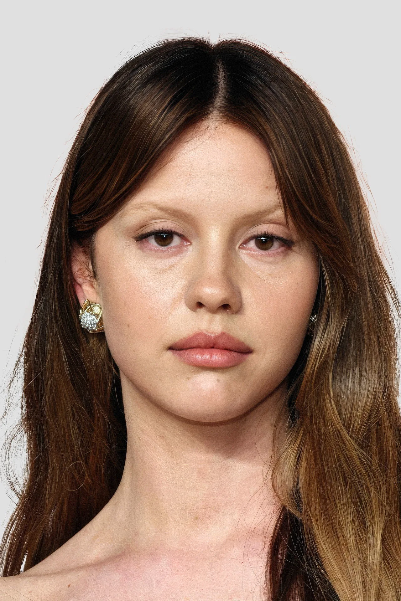 Imagem de Mia Goth — Mia Goth pede divórcio de Shia LaBeouf; post no Instagram gera polêmic