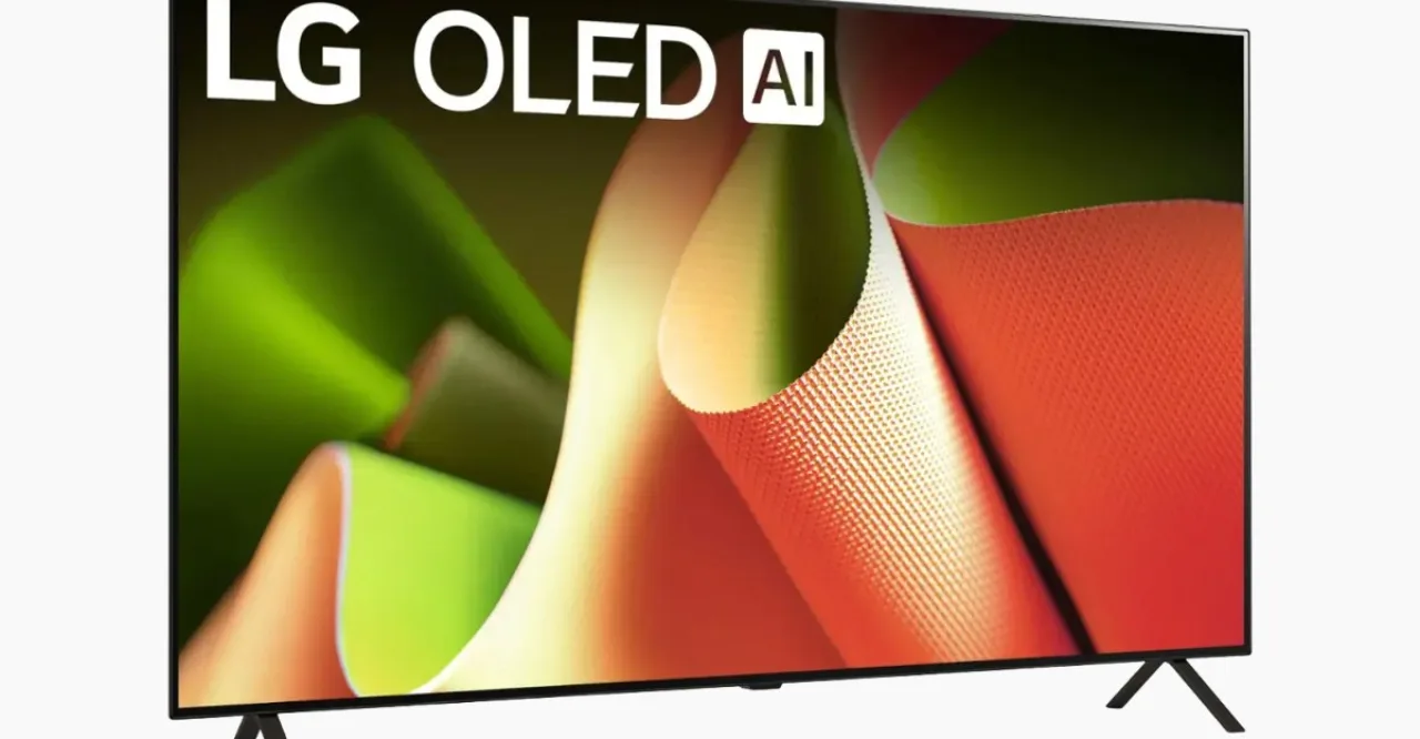 Smart TV da LG exibindo logo da marca ao lado de um ícone de privacidade sobre fundo de sala de estar