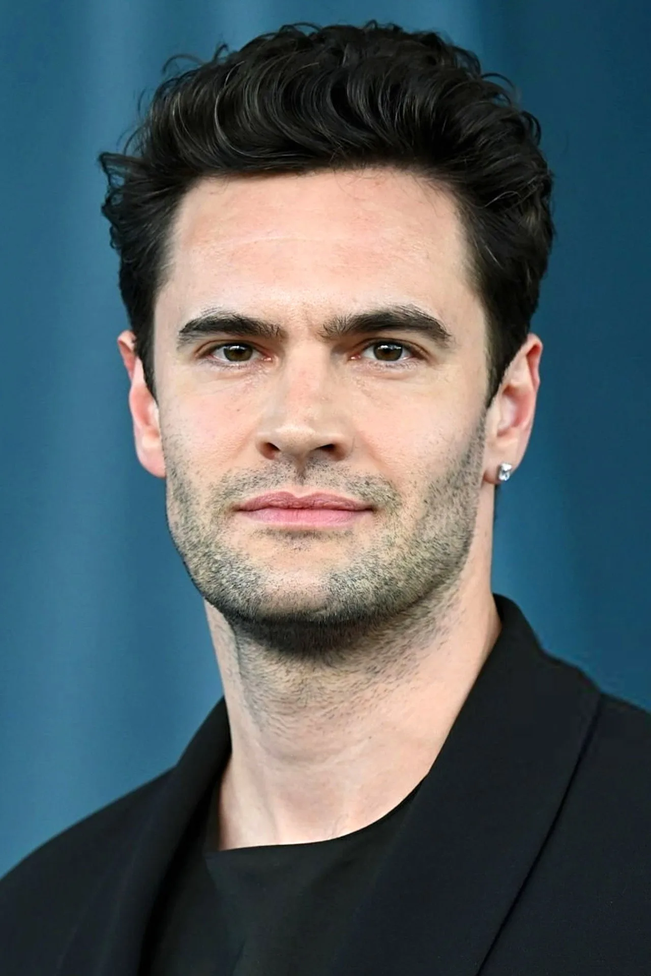 Imagem de Tom Bateman — Tom Bateman: Por que o Dr. Adam Carlsen parece familiar