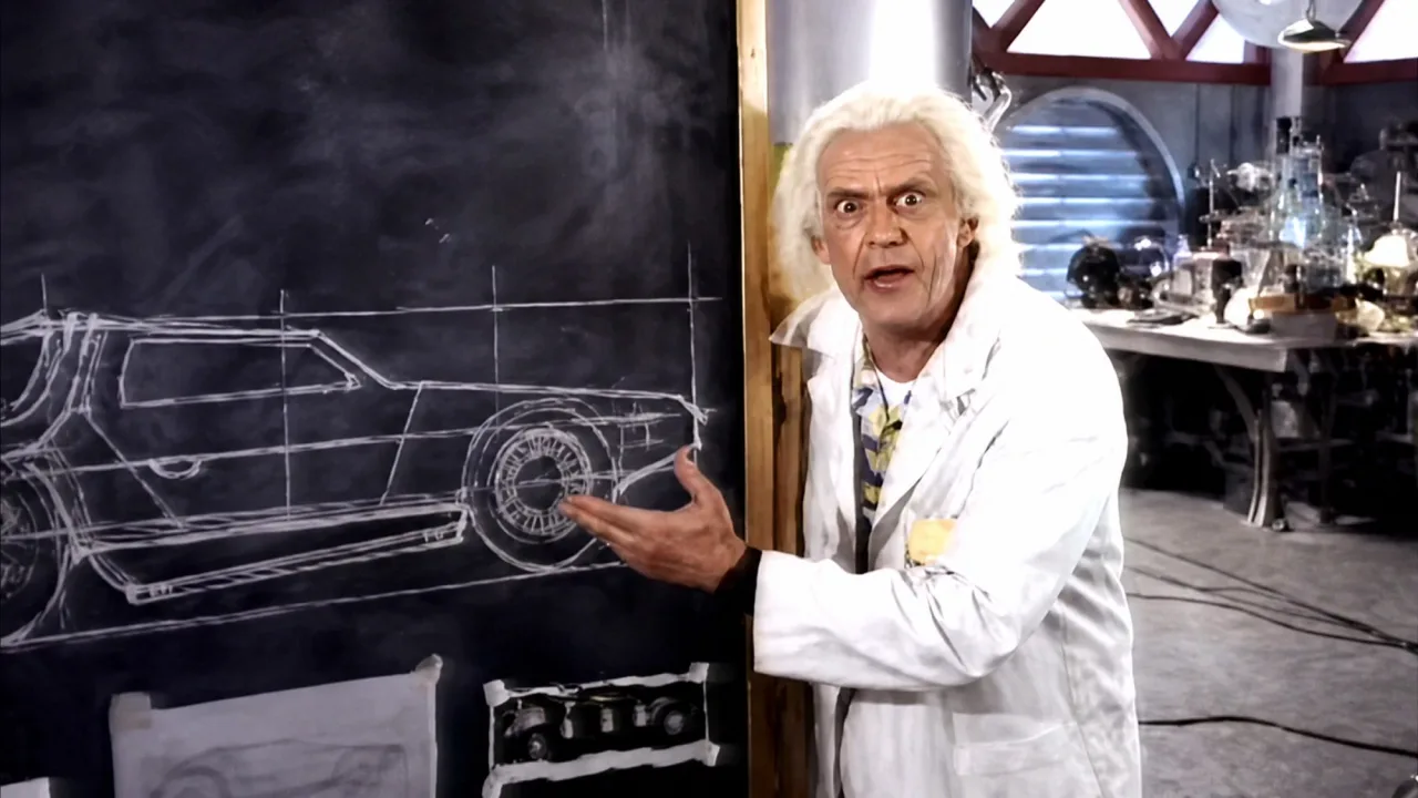 DeLorean da atração Back to the Future: The Ride em frente ao logo da Universal Studios, com iluminação futurista
