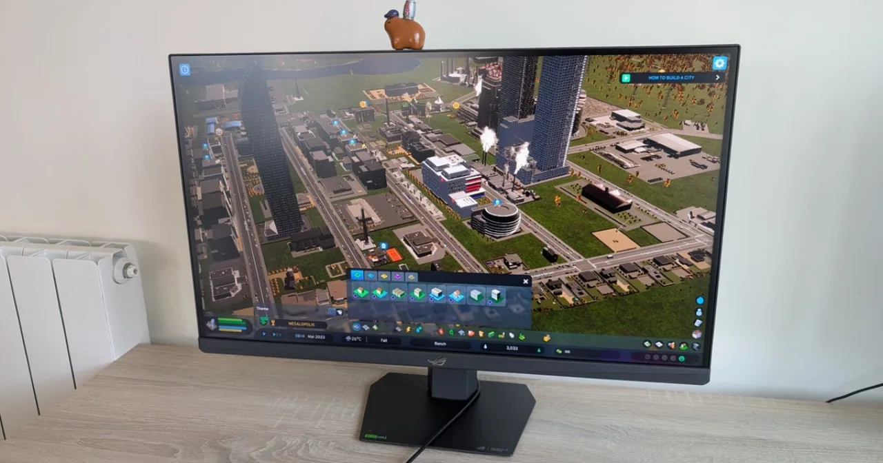 Atleta em cadeira ergonômica, usando headset, com monitor 360 Hz exibindo jogo em alta velocidade