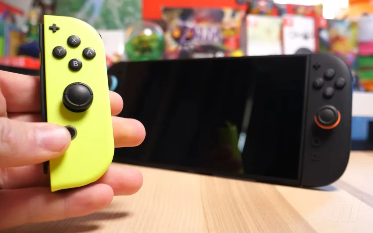Console Nintendo Switch ao lado de um Ring Fit, halteres, garrafa de água e uma maçã sobre um tapete de yoga