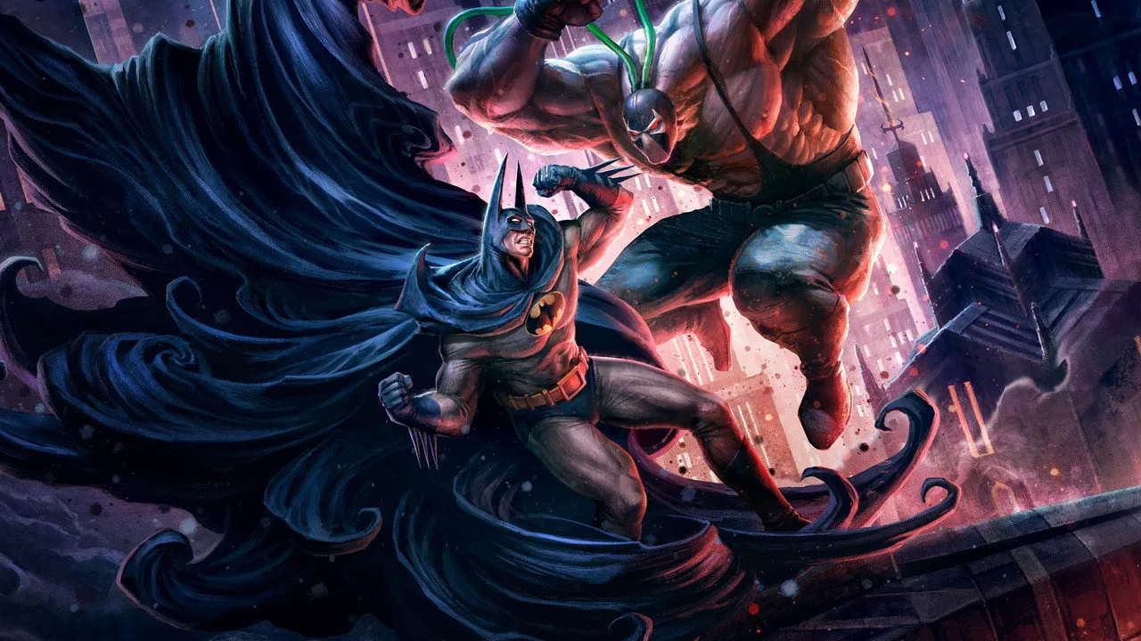 Homem musculoso fazendo supino com barra, usando máscara de Bane ao fundo e garrafa de whey ao lado