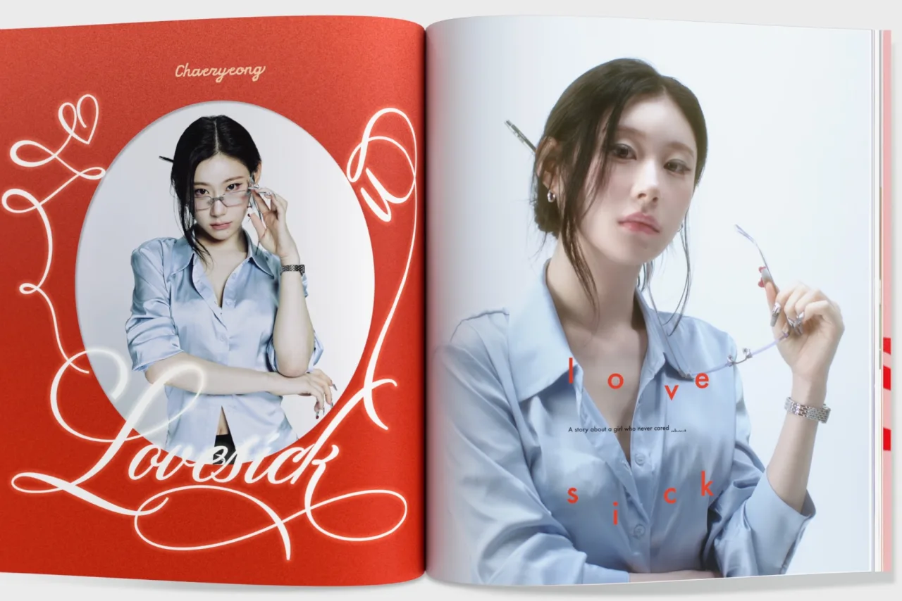 Chaeryeong aparece em pose elegante, vestindo roupa vermelha, ao lado do título “Lovesick” e o logotipo do ITZY