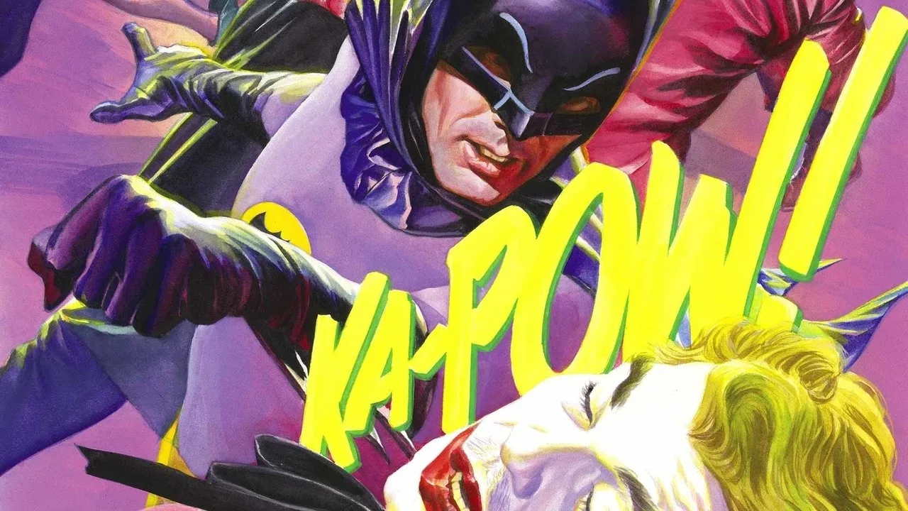 Homem musculoso vestindo capa do Batman levanta peso em academia com sombras dramáticas