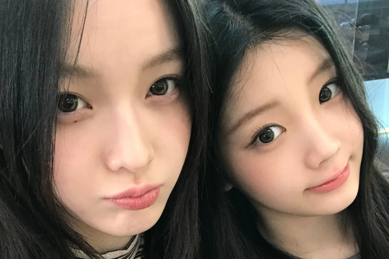 Wonhee e Iroha do ILLIT se apresentam no festival da Universidade Yonsei