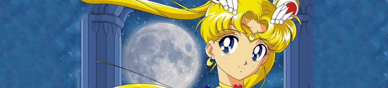Jovem vestindo roupa de ginástica, segurando controle remoto, com caixa Blu‑ray de Sailor Moon ao fundo