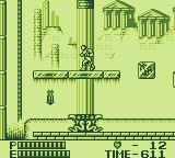 Homem correndo na esteira, segurando garrafa de água, enquanto a tela do Xbox exibe o logo de Castlevania