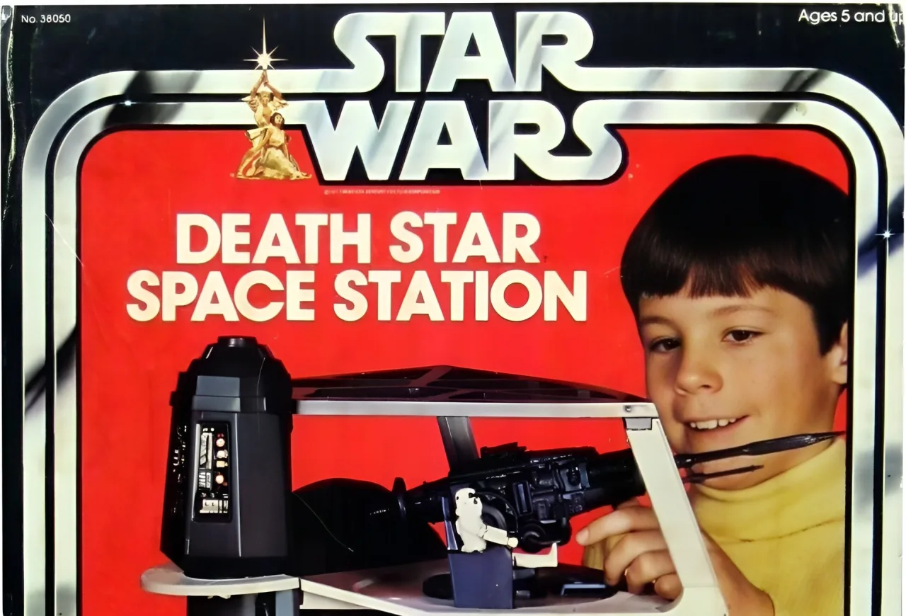 Playset Death Star da Kenner de 1978, com detalhes da esfera e miniaturas de Luke e Darth Vader