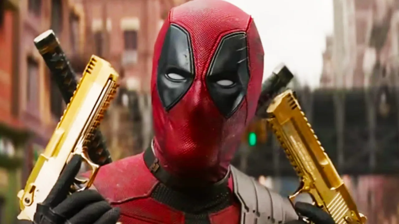 Um atleta vestindo máscara de Deadpool levanta halteres enquanto sombras de Doop, Leech e Fantomex surgem ao fundo