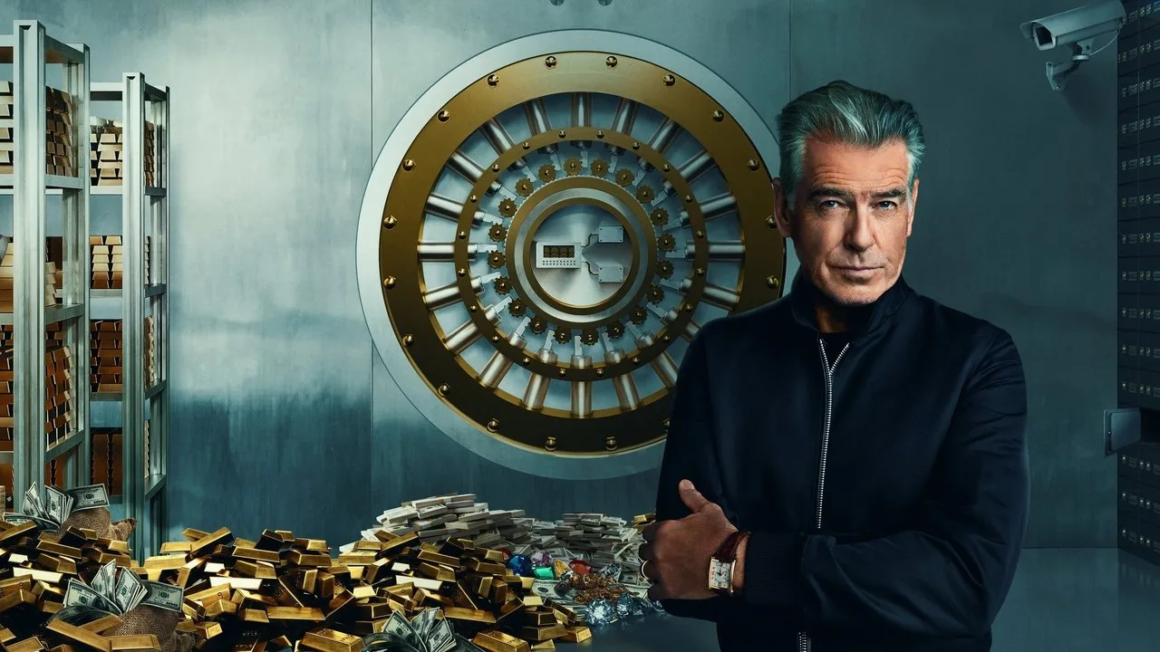 Pierce Brosnan, de jaleco branco, segurando um ultrassom enquanto olha preocupado para uma mulher grávida