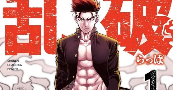 Eiji Hashimoto aparece de perfil, usando prótese auditiva no ouvido direito e segurando um lápis sobre um rascunho