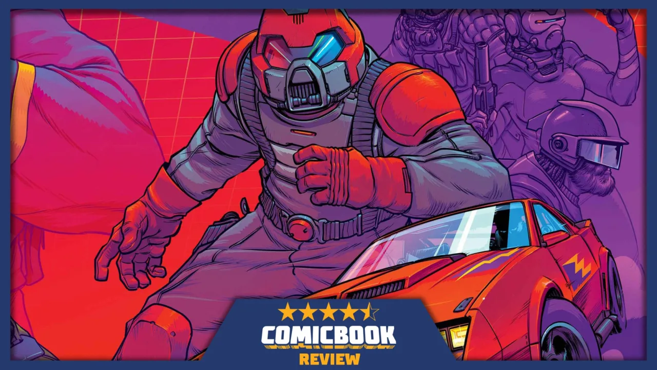 Pessoa levantando pesos enquanto lê a capa colorida de M.A.S.K. #1, com halteres e garrafa de água ao lado