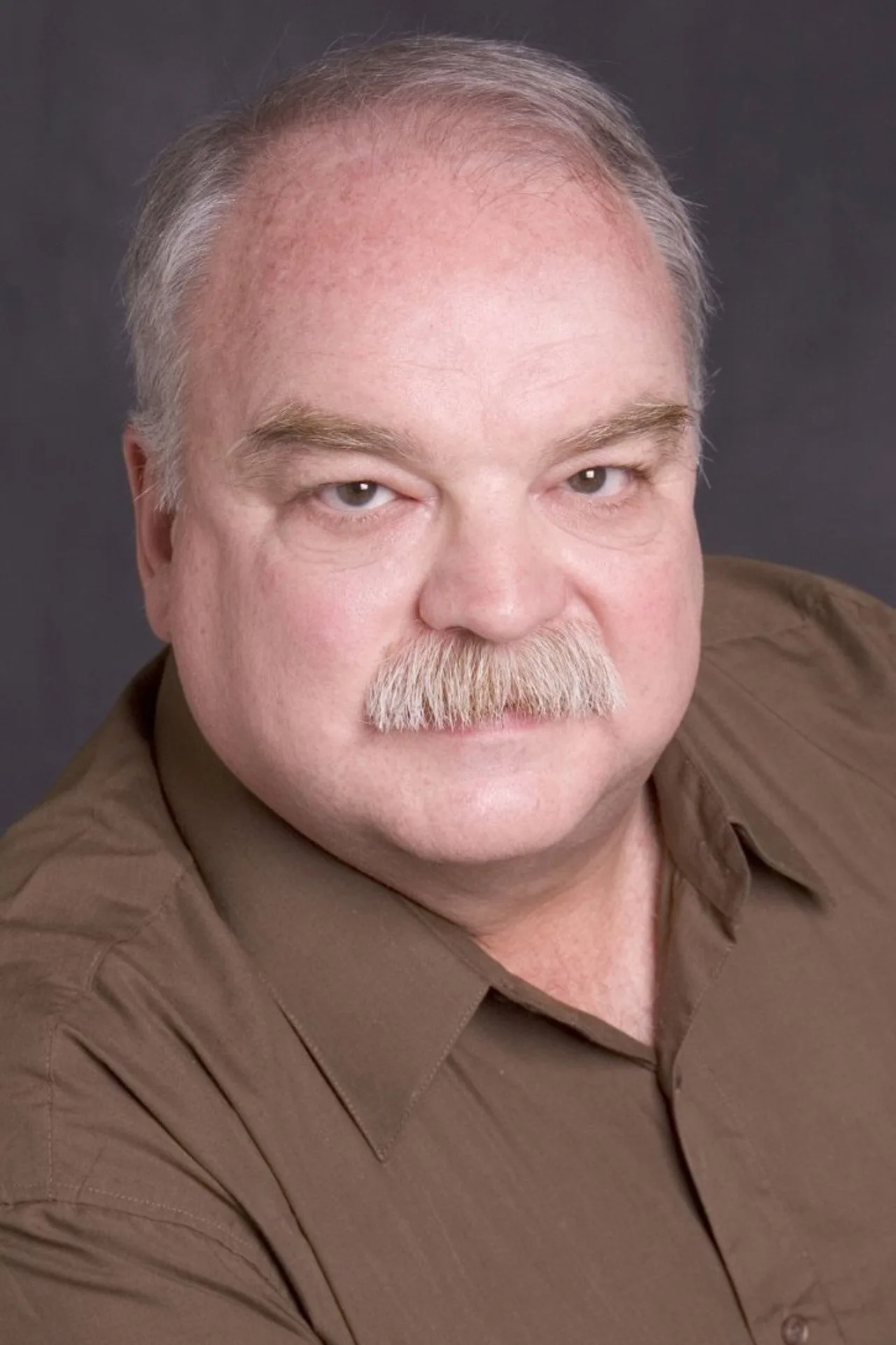 Imagem de Richard Riehle — Richard Riehle morre aos 78 – Office Space e Star Trek