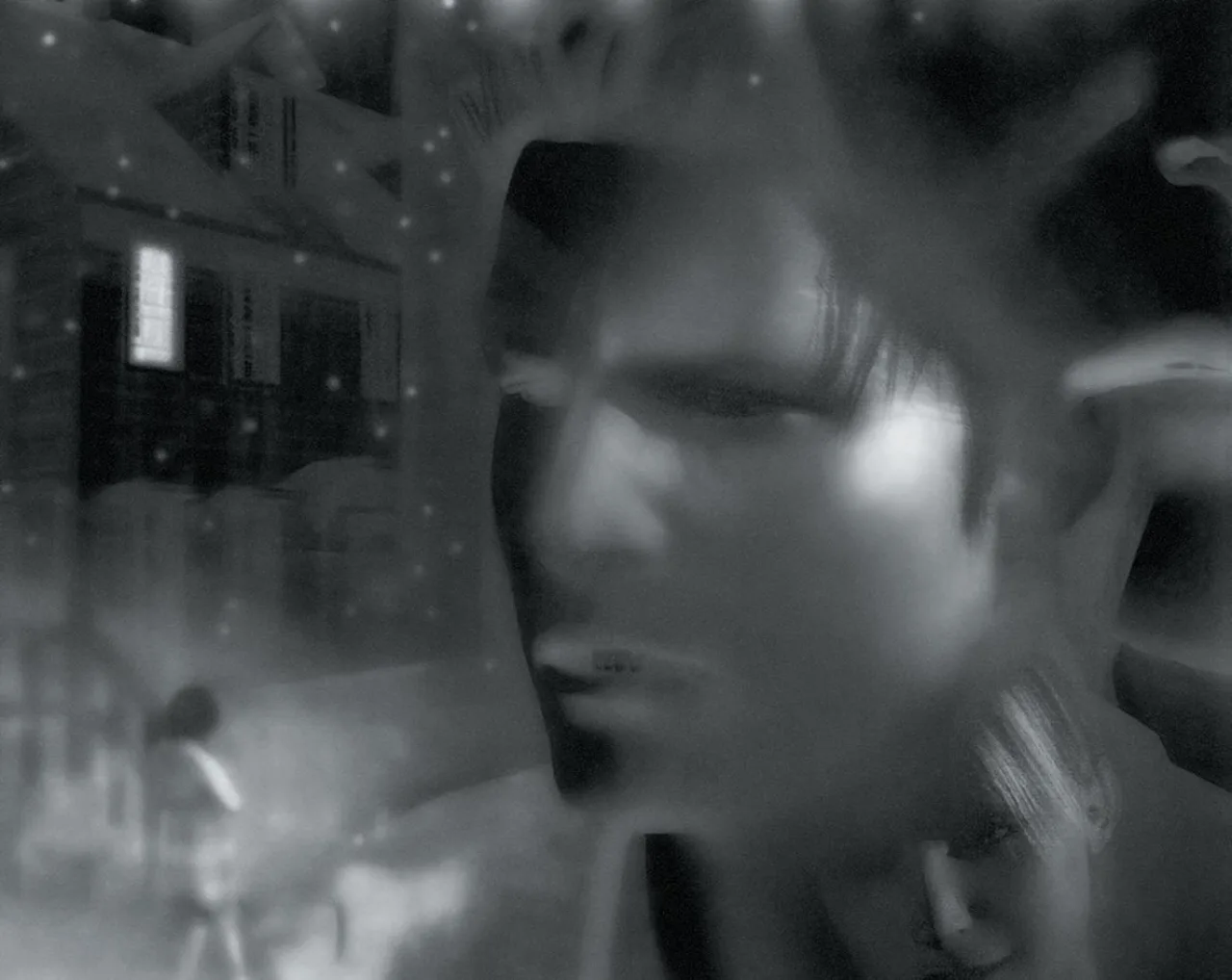 Pessoa em ambiente sombrio segurando uma lanterna e um rádio antigo, evocando o terror psicológico de Silent Hill
