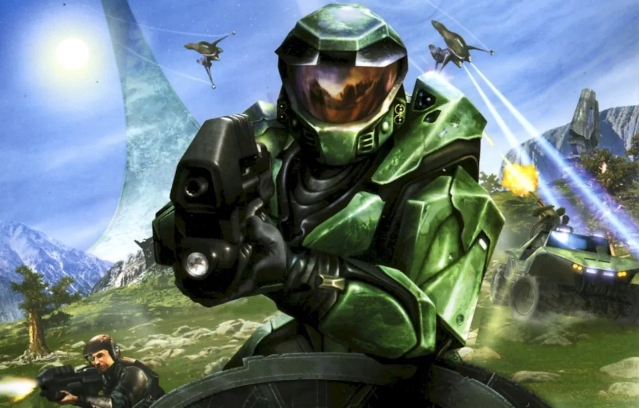 Pessoa confusa segurando um controle de PS5 enquanto observa uma caixa de jogo do Halo em uma prateleira de loja