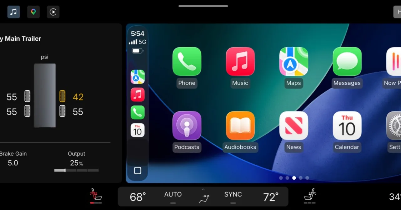 Tela do painel da Silverado mostrando a nova interface do Apple CarPlay ao lado do logo da Chevrolet