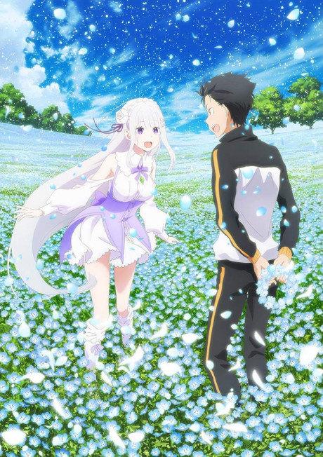 Um jovem em roupa esportiva, fazendo alongamento, com um laptop aberto exibindo o trailer de Re:ZERO ao fundo
