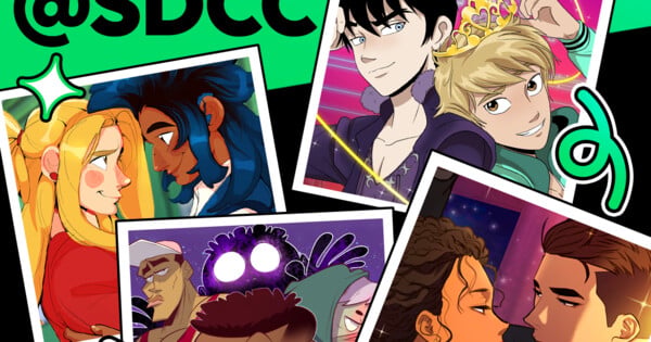 Cosplayers em trajes de super‑heróis fazendo alongamento em um estande da Comic‑Con, com halteres coloridos ao fundo