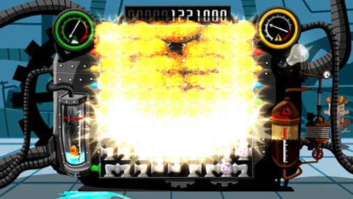 Jovem sentado em cadeira gamer, segurando halteres enquanto joga no Steam Machine ao fundo