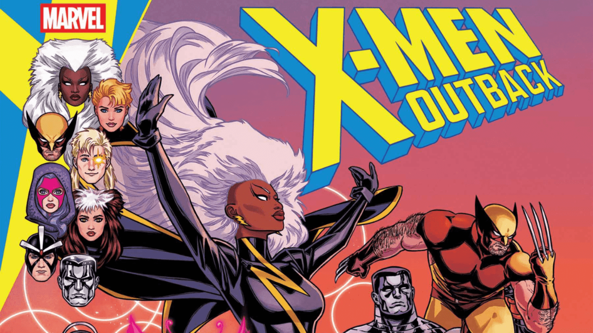Madelyne Pryor de cabelos ruivos, vestindo traje vermelho, aparece ao centro, com o logotipo “X‑Men: Outback” ao fundo