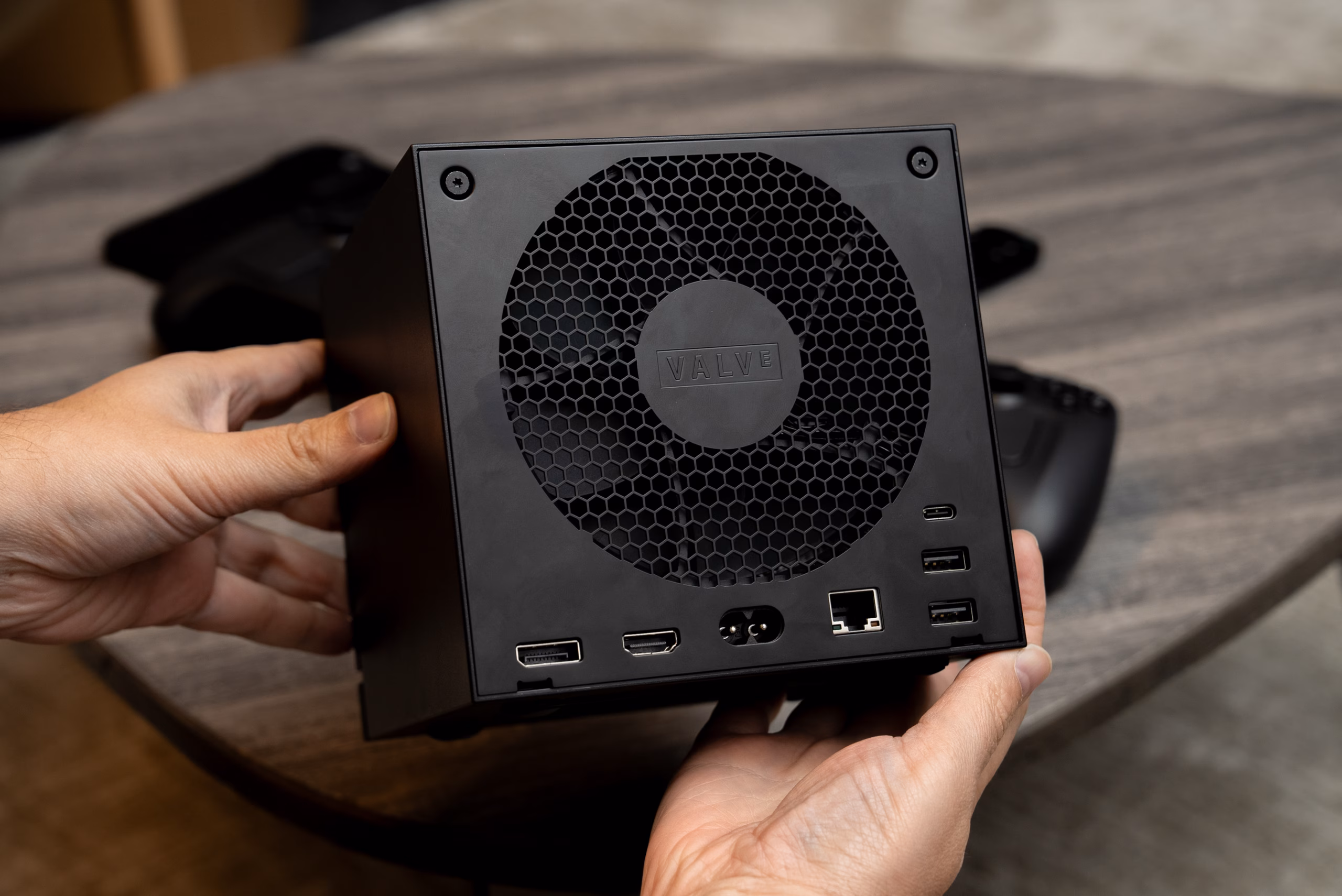 Valve movimenta 50 toneladas de consoles em dois dias e acende rumores sobre novo hardware